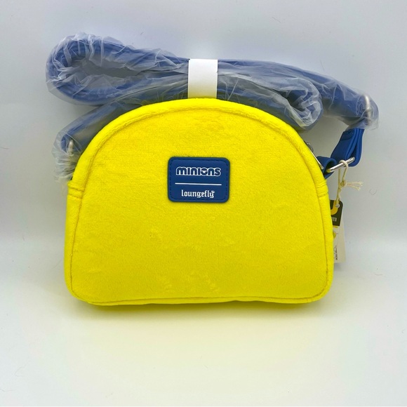 Loungefly Minions Bob Fuzzy Crossbody Bag NWT - Picture 2 of 4